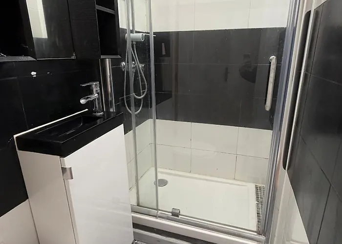 شقة Moderne A 10 Min A Pied Palais & Plages